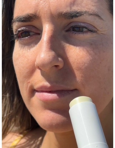 LGA Stick Solar Zonas sensibles  SPF50+(12ml)